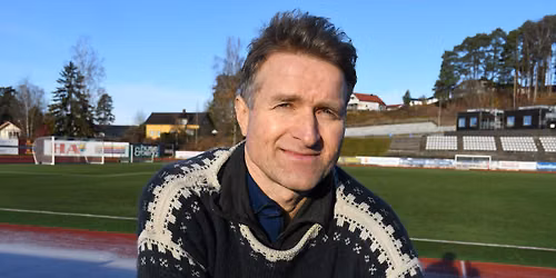 Tidlig avspark med \u00f8l, p\u00f8lser og fotball \/\/  Turid\u2019s Pub