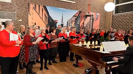 Reborn Voices indtager lysfesten