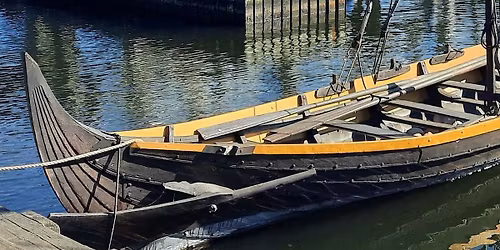 Guiden fort\u00e6ller om Gislingeb\u00e5den og Lang\u00f2e-b\u00e5den