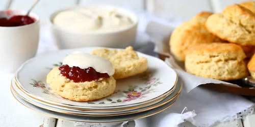 Pieni Skonssibrunssi "\u00c4itienp\u00e4iv\u00e4n etkot" la 9.5. klo 10 -11.30