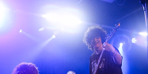 Snug Live Sessions w\/Double Negative + Oscar Hartland + Sia Raw