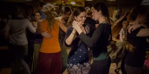 Folktanz-Abend mit Bettina & Simone & Steffi