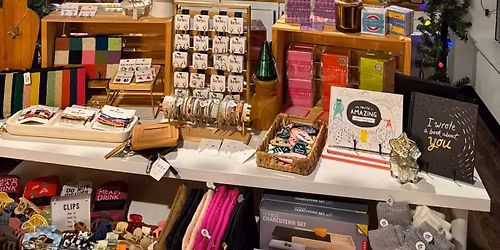 Holiday gift show 2025