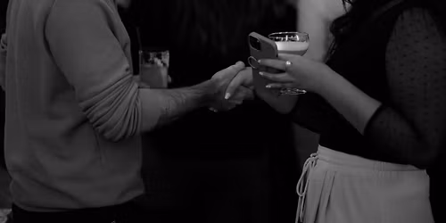 Souper exclusif pour c\u00e9libataires\/ Exclusive Dinner for Singles (43-57)