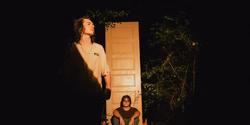 Midsummer Motel: Beat the Horse Unplugged with The Outfield Clovers and Bummer Hill