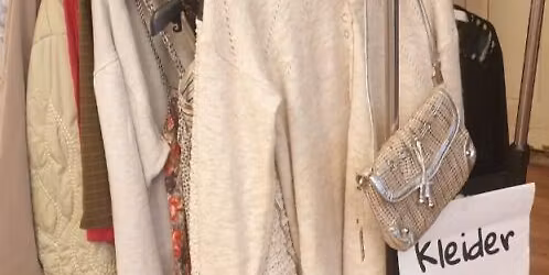 Kleidertausch Offenes Wohnzimmer 