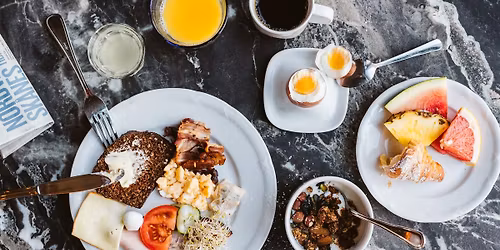 Hotellfrukost med kakbuff\u00e9! \u2b50