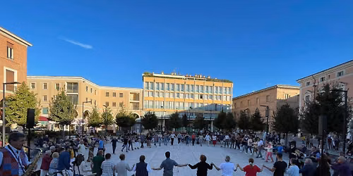 Danziamo insieme. Balli popolari italiani e internazionali con il gruppo musicale Sbanda Ballet