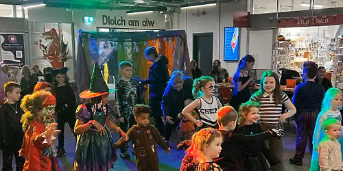 Disgo Calan Gaeaf i'r Teulu \/\/ Halloween Family Disco 2026
