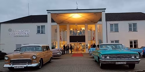 Amerikaner- & Veteranbil tr\u00e6f p\u00e5 L\u00f8gst\u00f8r Parkhotel