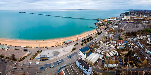 Coach trip to Southend