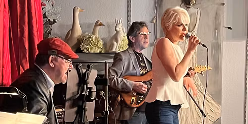 Tatjana Ge\u00dfler mit Band - Lesung, Songs und Videos 