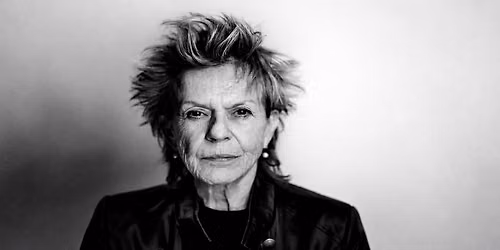 Connie Palmen met haar nieuwste boek Johnnie Walker bij de Culturele Raad