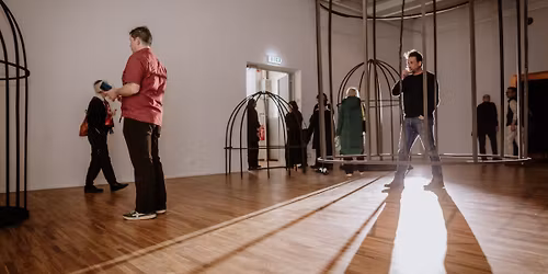 Ringk\u00e4ik \/ vestlus n\u00e4itusel \u201eMa tean, miks puurilinnud laulavad\u201c