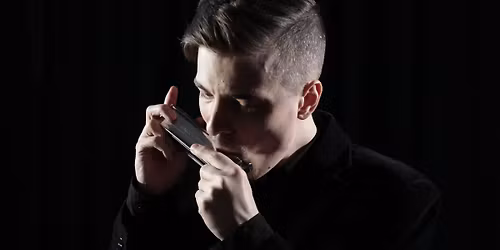 Blues-artisti Jantso Jokelin esiintyy