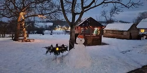 Kar\u00e1csonyi termel\u0151i \u00e9s k\u00e9zm\u0171ves  v\u00e1s\u00e1r a K\u00e9zm\u0171vesek Udvar\u00e1ban