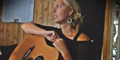 Jen Hillyard LIVE at Maxie's Grill & Taproom
