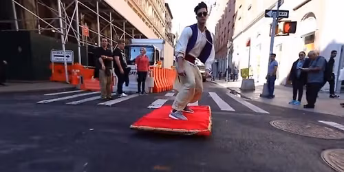 Kurz PRAN\u00cd L\u00c9TAJ\u00cdC\u00cdCH KOBERC\u016e S ALADINEM.