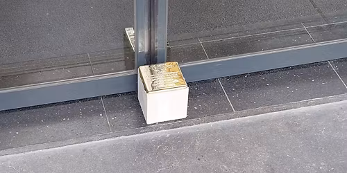 Struikelsteen-plaatsing voor Pieter Obourdin, op V-dag.