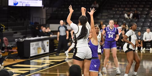 Parking Oakland Golden Grizzlies at St. Thomas Tommies Womens Basketball