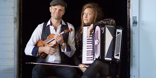 Sv\u00f8bsk Duo spiller til julebal