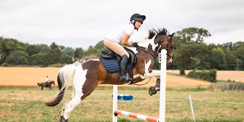 SUMMER SHOW JUMPING & CLEAR ROUND 