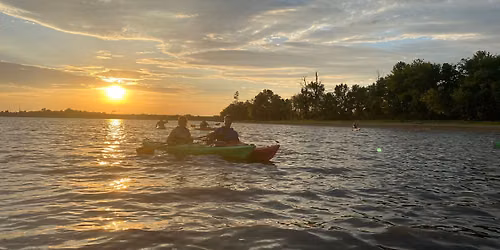 Kayaking in Ellis Bay: Sunset & Stream Team Paddle 8\/14