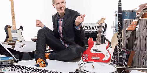 Mr. Aaron Performs at Wonderland!