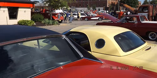 Wooster Pizza Hut Cruise 'N Dine
