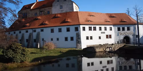 Tag des offenen Schlosses mit Kunst-, Antik- und Tr\u00f6delmarkt am Schloss Klippenstein in Radeberg