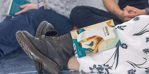 ‘Dotyk’ Adanii Shibli – czytanie społecznościowe