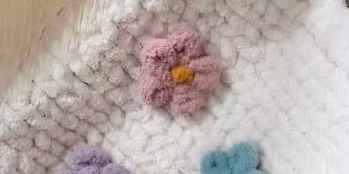 \ud83e\uddf6\u2728 SPRING FLOWERS CHUNKY KNIT BLANKET WORKSHOP \u2728\ud83e\uddf6