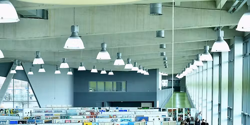 HAMBURG ZEIGT KUNST \/ CRUISE CENTER ALTONA