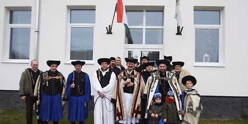 \u00d3\u00e9v b\u00facs\u00faztat\u00f3 cserget\u00e9s