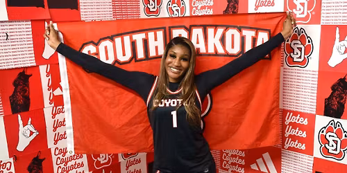 Parking South Dakota Coyotes at St. Thomas Tommies Womens Volleyball