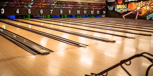 Bowling (small group) *