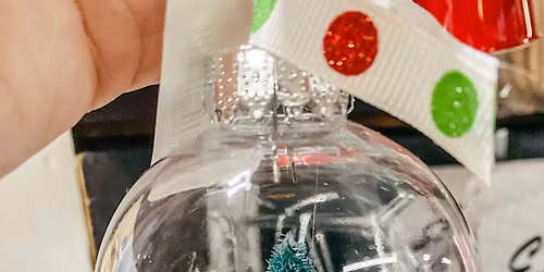 Snow globe Christmas Ornament 