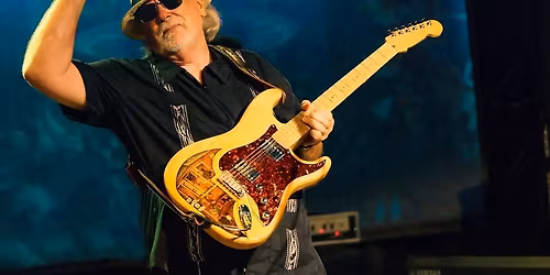 Tas Cru at Cafe Eleven