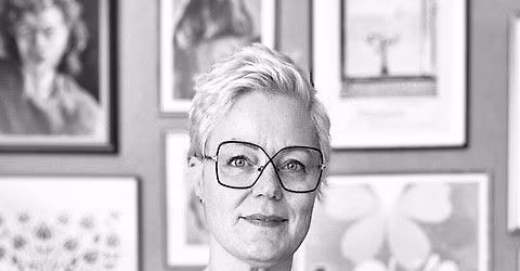 Pernilla Pernsj\u00f6 f\u00f6rel\u00e4ser p\u00e5 Entr\u00e9 p\u00e5 Internationella Kvinnodagen