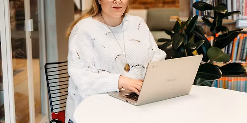 \u201eWyzute z praw ksi\u0119\u017cniczki\u201d - spotkanie autorskie z arabistk\u0105 Sylwi\u0105 Wyszomirsk\u0105