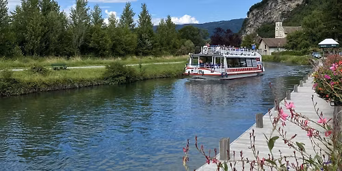 Canal de Savi\u00e8res avec la SAT. R\u00e9serv\u00e9 aux adh\u00e9rents.