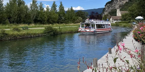 Canal de Savi\u00e8res avec la SAT. R\u00e9serv\u00e9 aux adh\u00e9rents.