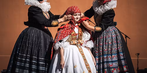 P\u0159edn\u00e1\u0161ka | \u017densk\u00fd lidov\u00fd od\u011bv na Han\u00e9