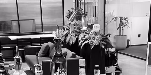 Cocktail Class with mixologist Casey Linnell