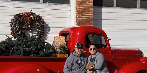 FREE Vintage Truck Holiday Photos @ Mustard Seed