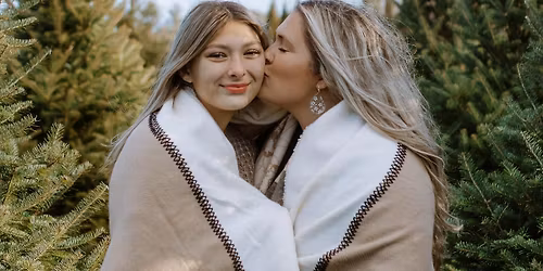 Caitlin Frank | The Spirit of the Season:Tree Farm Holiday Family Minis at Merry Christmas Tree Farm