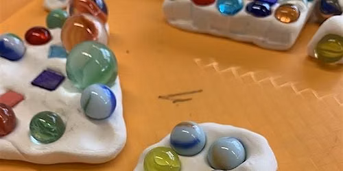 C-Town Suitcase Club - Museum Helpers: De Colores