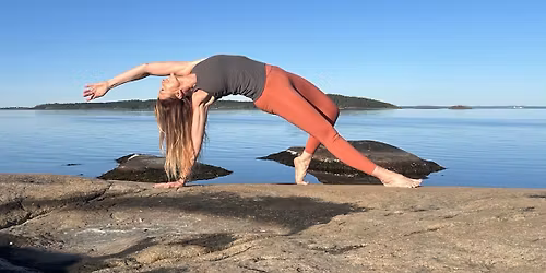 Yoga med Tove. YogaFlow - Dynamisk yoga niv\u00e5 2-3