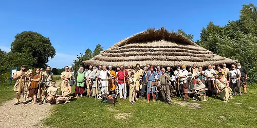 Pr\u00e4historisches Bogentreffen im Albersdorfer Steinzeitpark