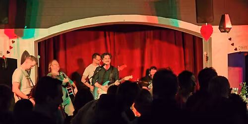 Toldi Mike - Rockin\u2019 Around the Vantage Bar